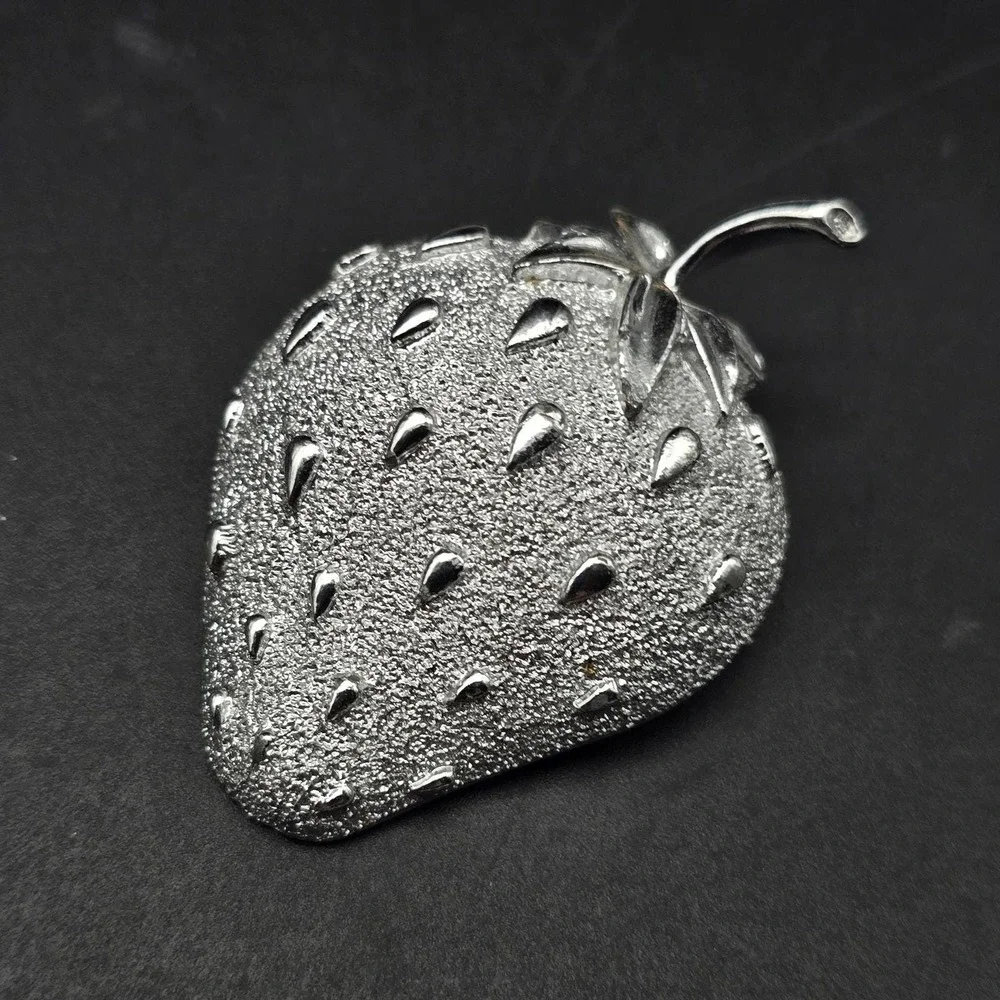 Sarah Coventry Silver Tone Strawberry Brooch Vintage Fruit Spring Summer